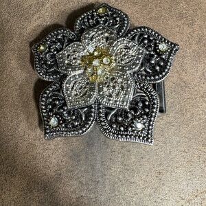 Vintage-Inspired Beaded Flower Belt buckle with rhinestone - Silver & Gold Tones